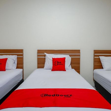 Hotel RedDoorz near Living Plaza Purwokerto Exterior foto