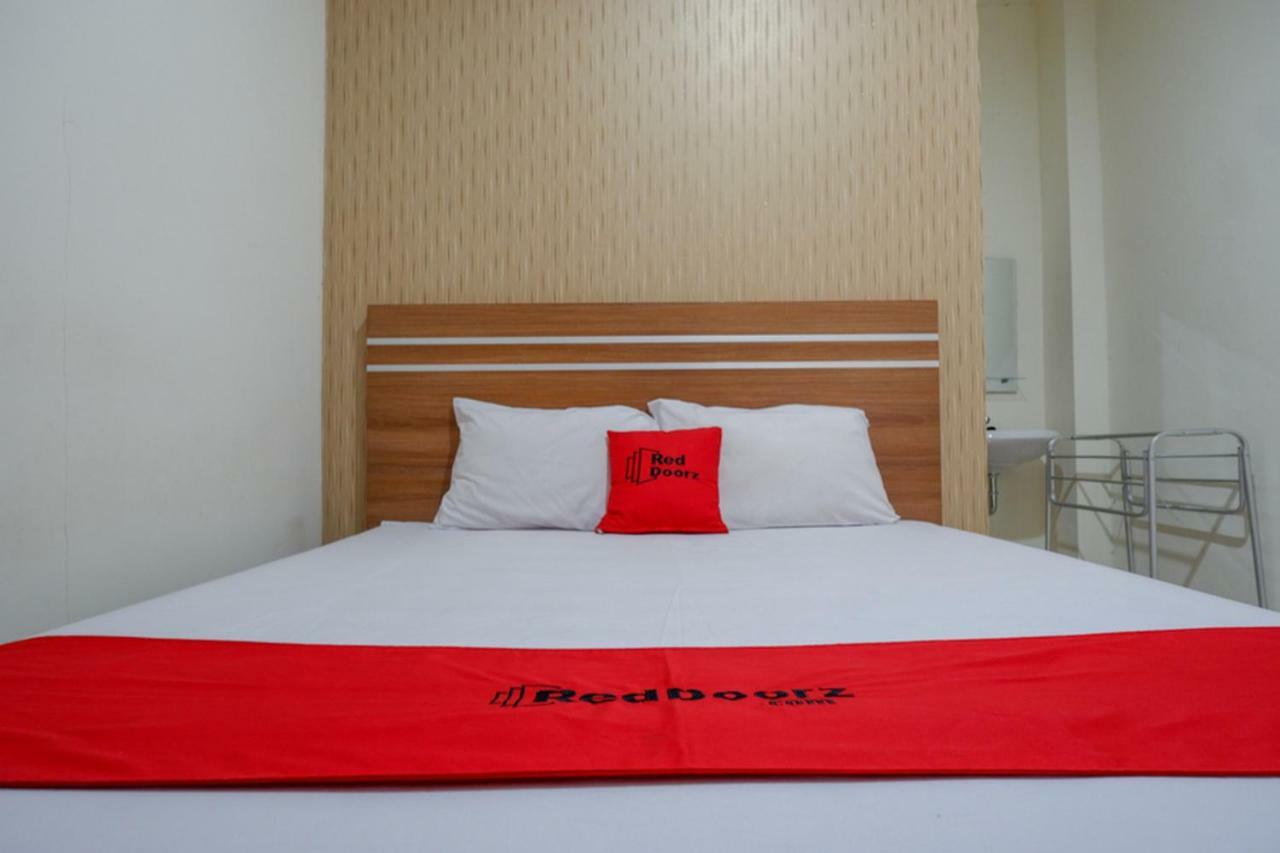 Hotel RedDoorz near Living Plaza Purwokerto Exterior foto