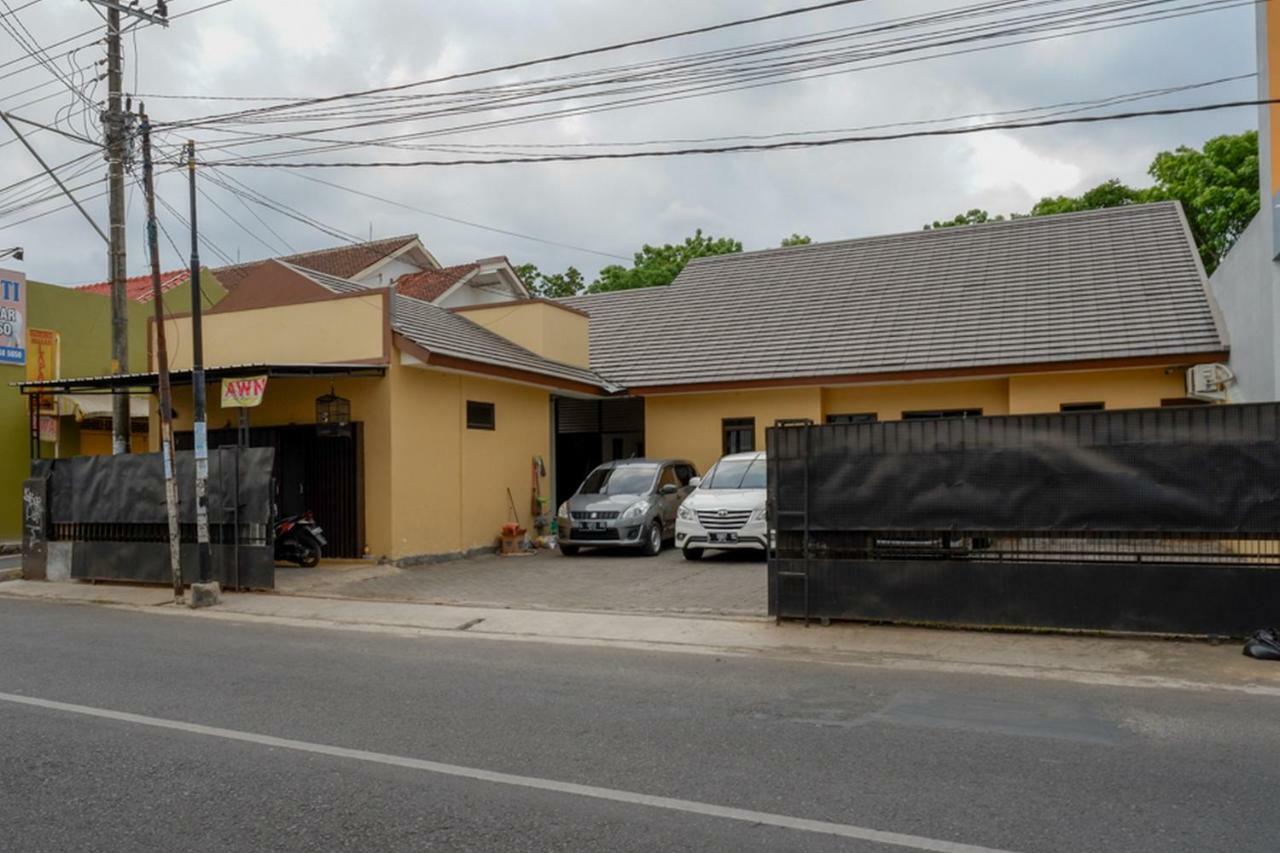 Hotel RedDoorz near Living Plaza Purwokerto Exterior foto