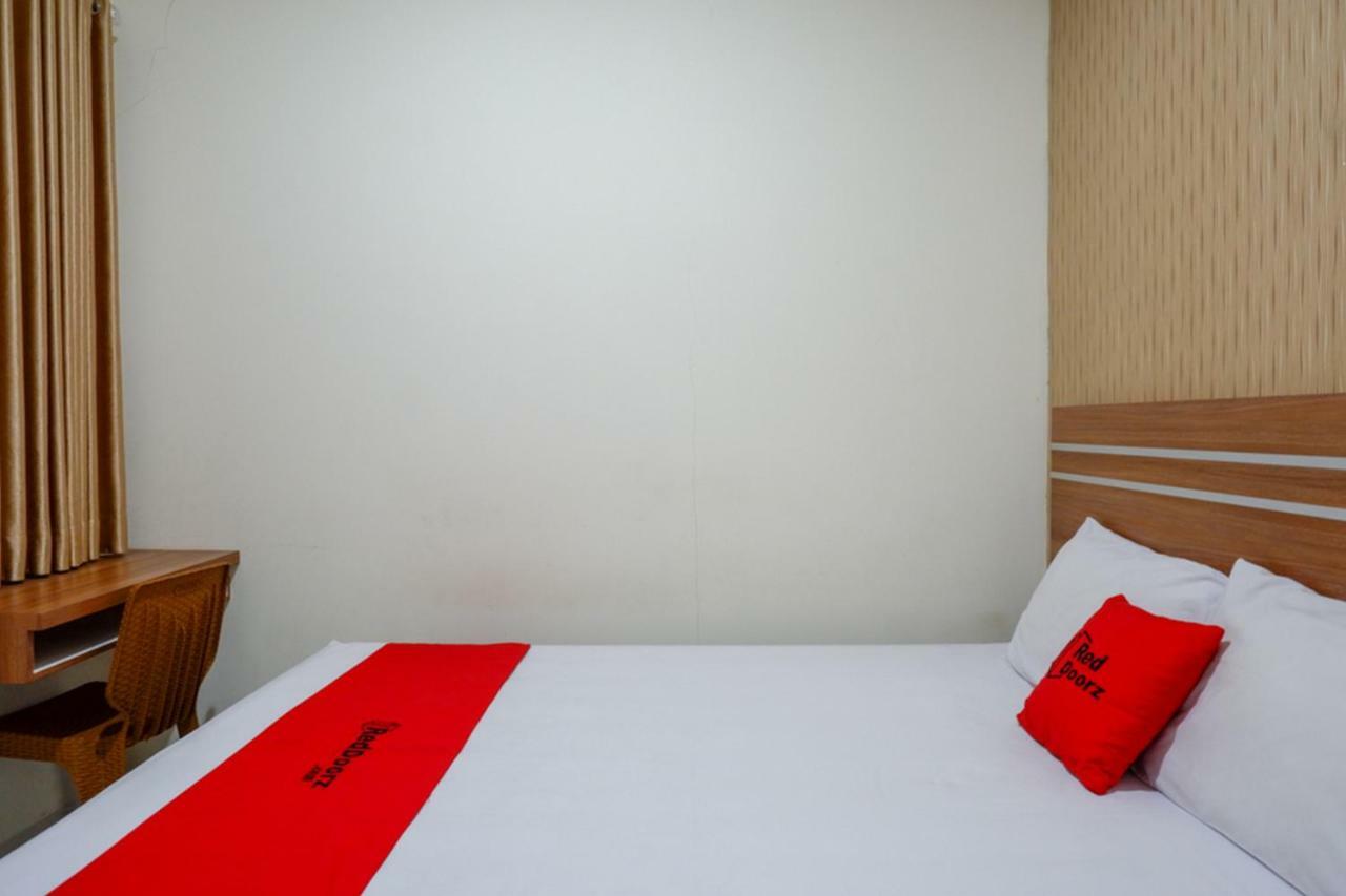 Hotel RedDoorz near Living Plaza Purwokerto Exterior foto