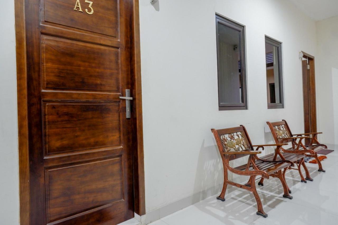 Hotel RedDoorz near Living Plaza Purwokerto Exterior foto