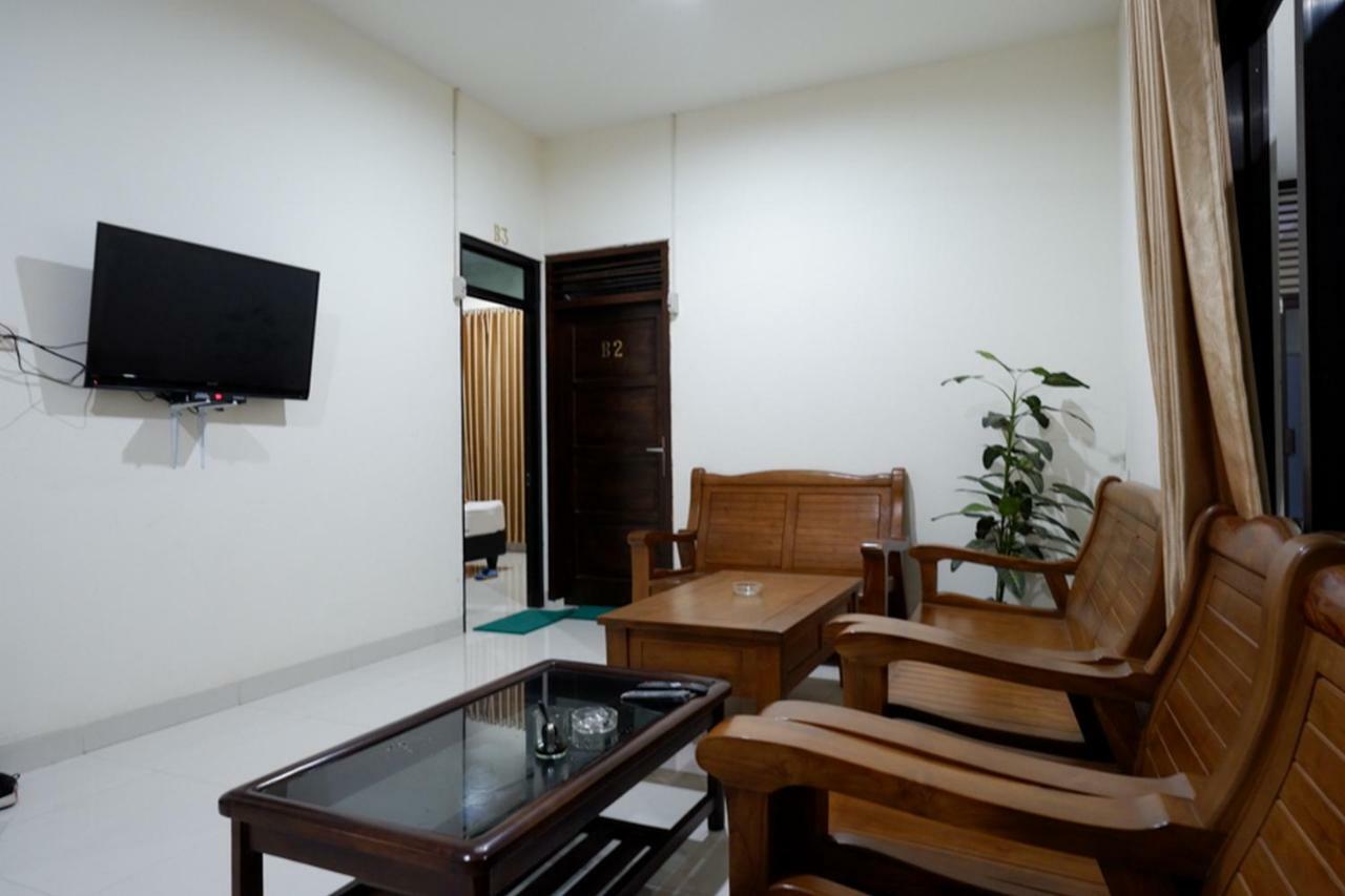 Hotel RedDoorz near Living Plaza Purwokerto Exterior foto