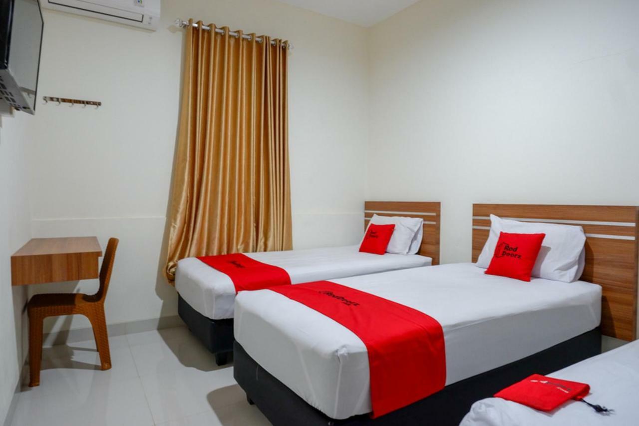 Hotel RedDoorz near Living Plaza Purwokerto Exterior foto